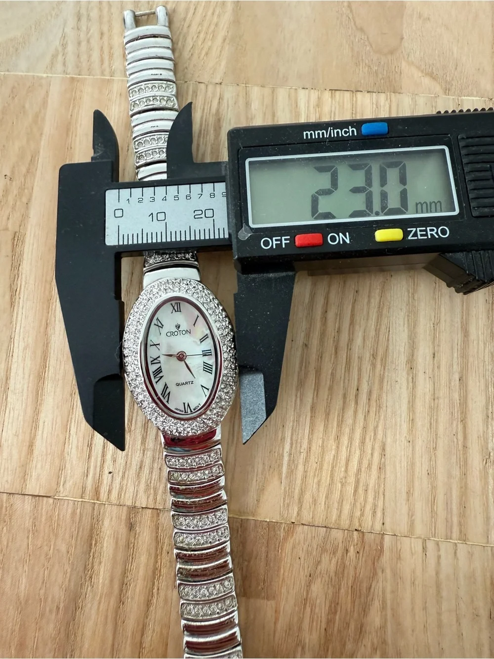 Croton ladies oval silver tone crystal watch NEW BATTERY